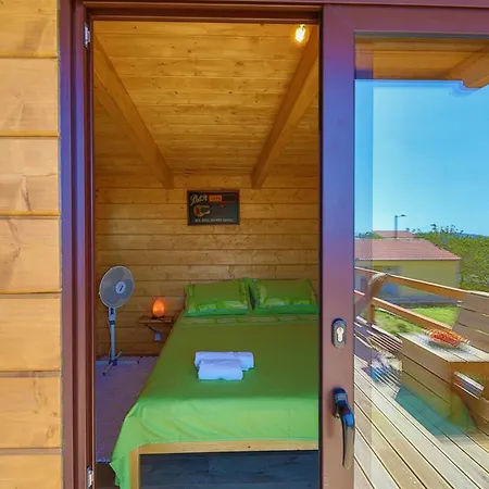 Picturesque Escape With Pool And Sauna בית נופש Kaštel Novi