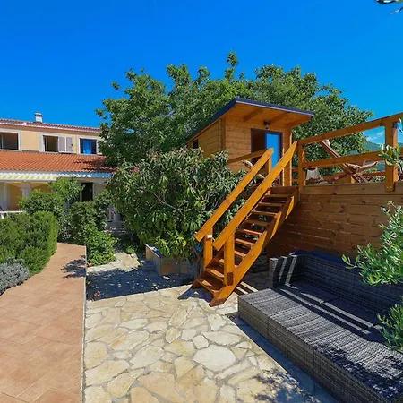 בית נופש Picturesque Escape With Pool And Sauna